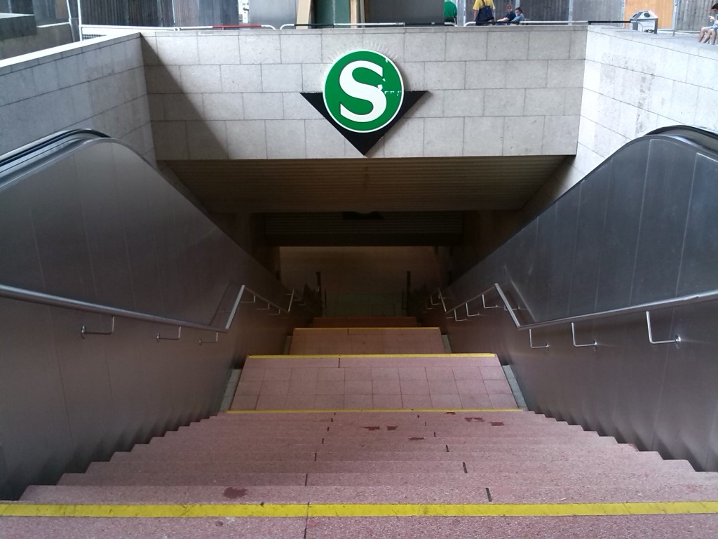 Abgang zur S-Bahn